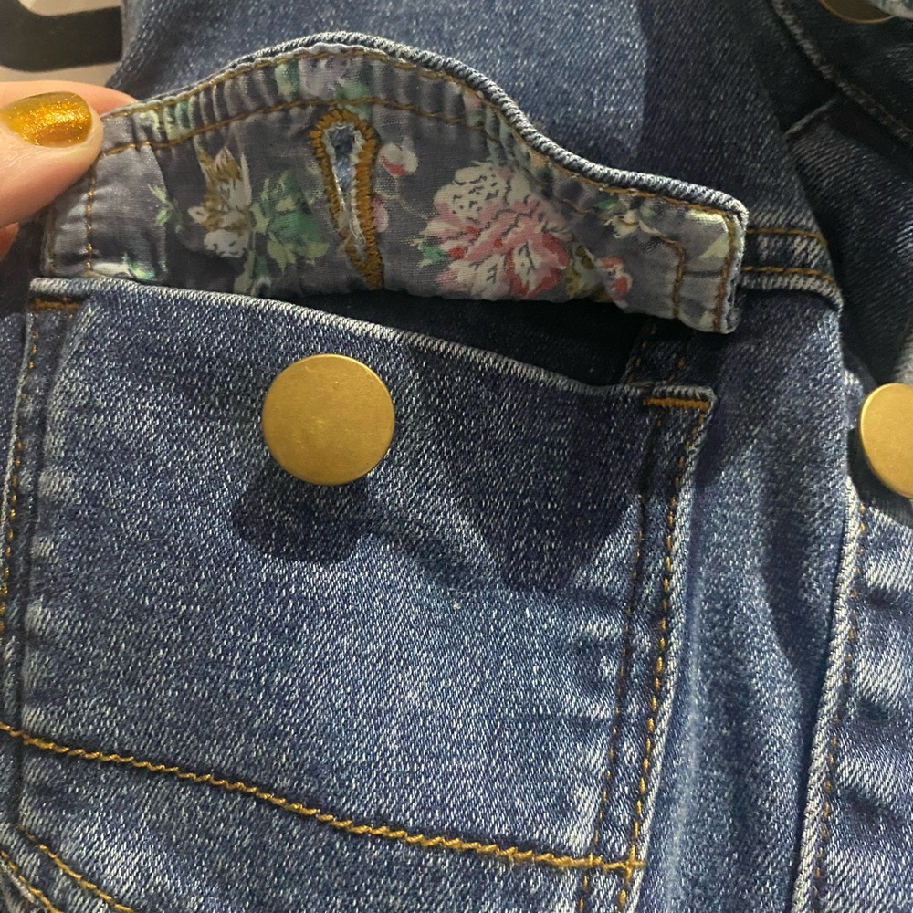 🧢 Modcloth Brand Cropped Denim Vest 🪁 - Picture 4 of 5